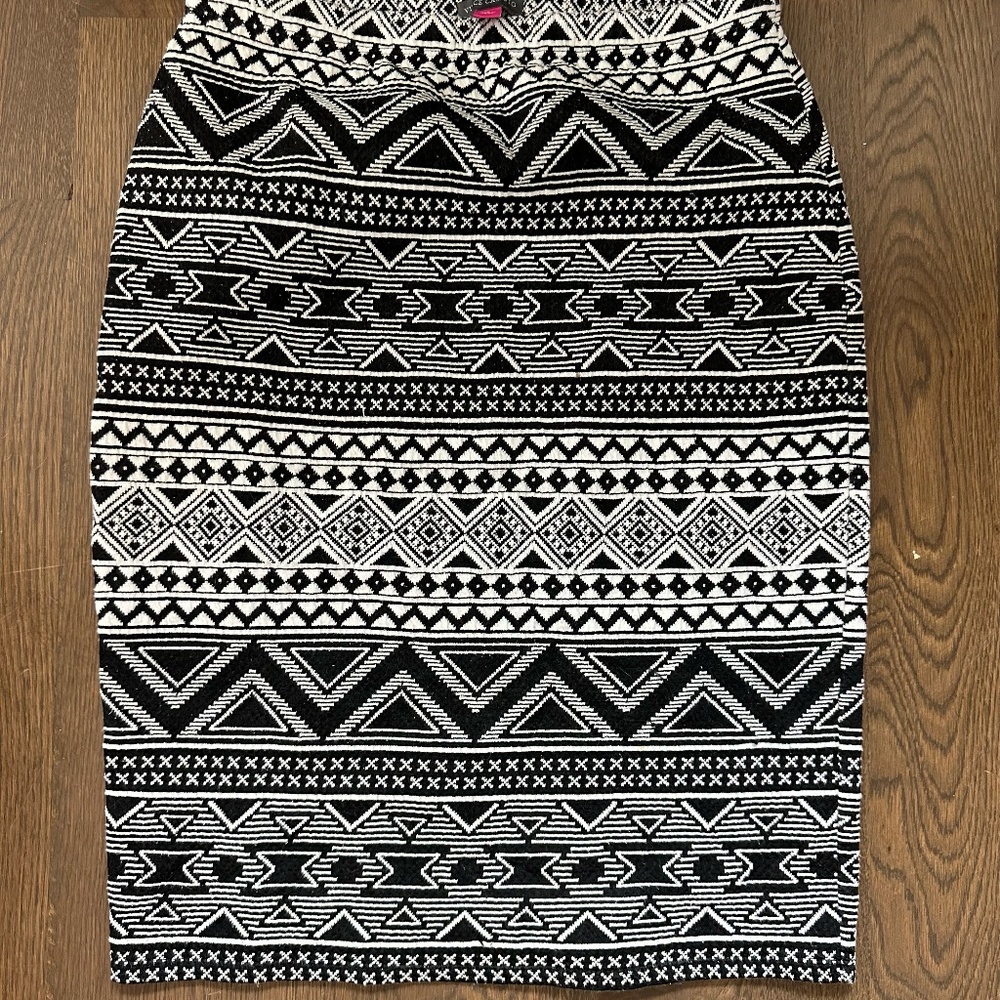 Vince Camuto Patterned Pencil Skirt, Size Small